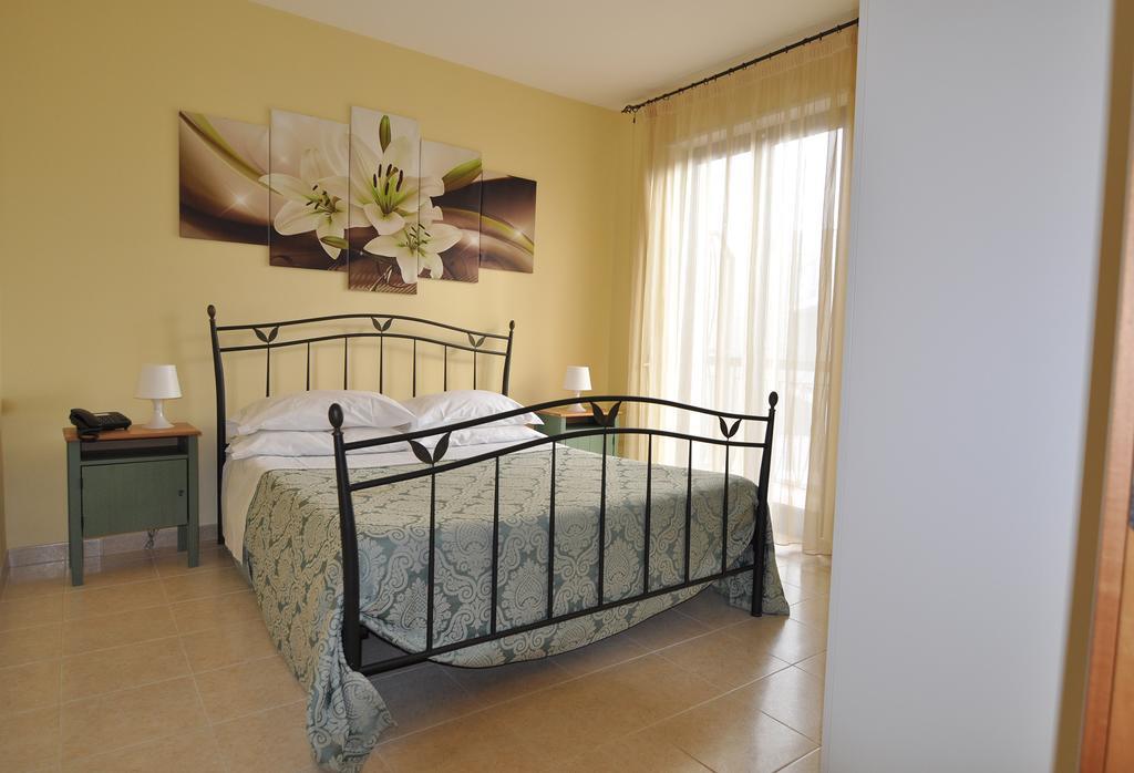Ciao Hotel & Residence - Apartments Конверсано Екстериор снимка