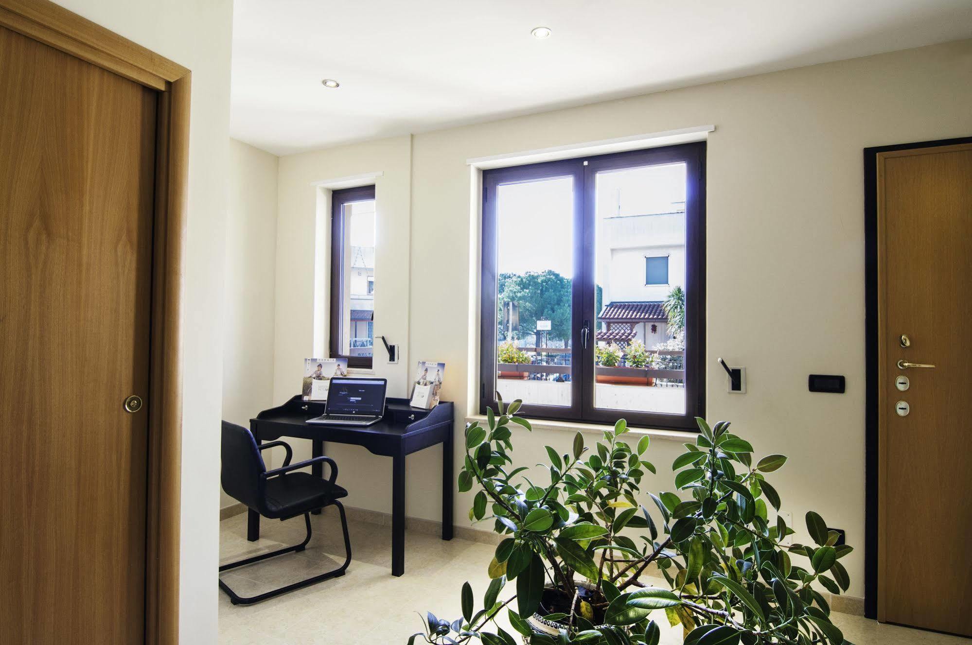 Ciao Hotel & Residence - Apartments Конверсано Екстериор снимка